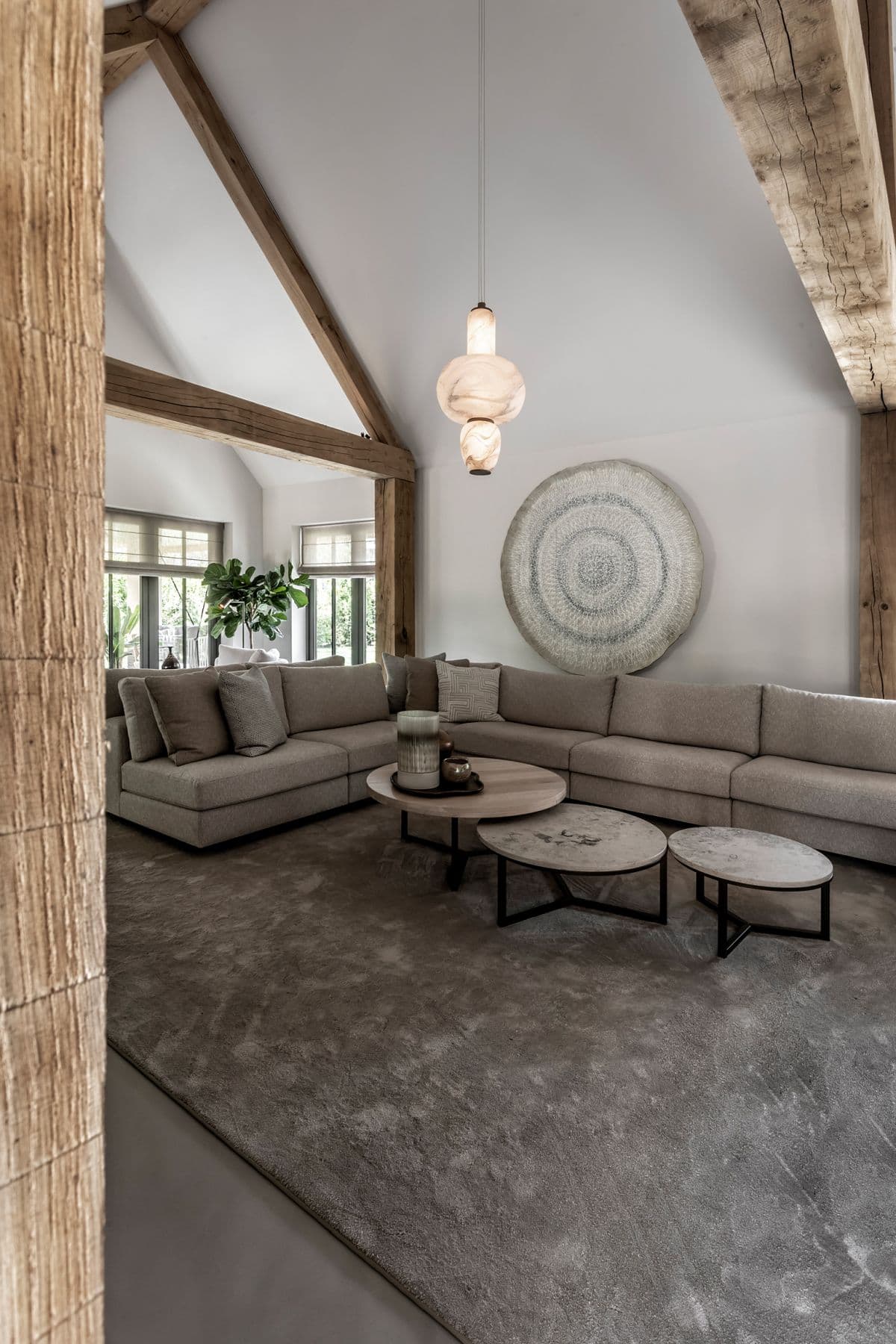 Rietgedekte villa's met zwembad en landschapstuin