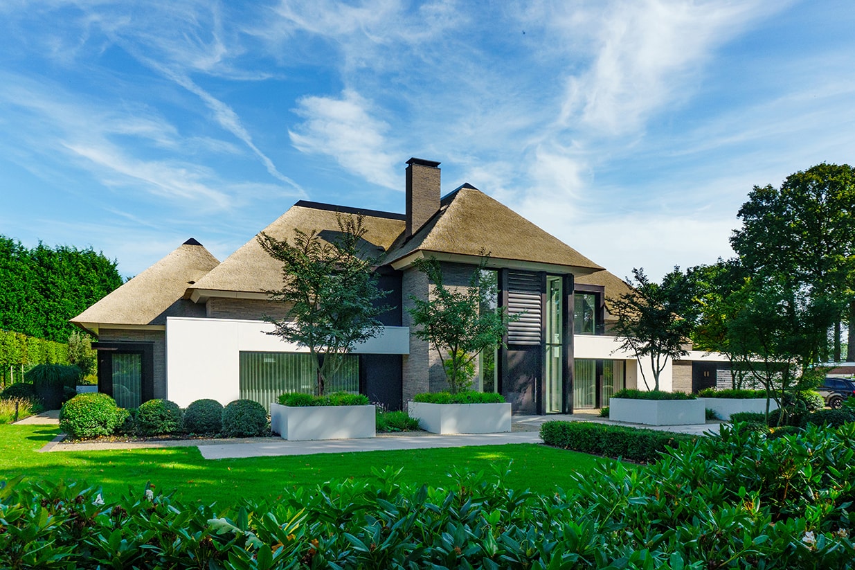 Moderne Luxe Villa met Rieten Kap