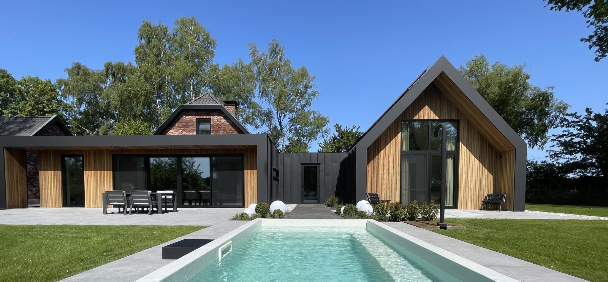 Ver- en nieuwbouw woonboerderij